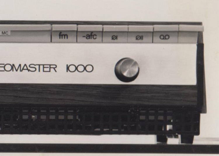 丹麥設計師 Jacob Jensen 憑藉自己在 Bang &amp; Olufsen 的首個項目 Beomaster 1000 榮獲了 iF 產品設計獎，從此開始了與 iF 設計獎的因緣際會。