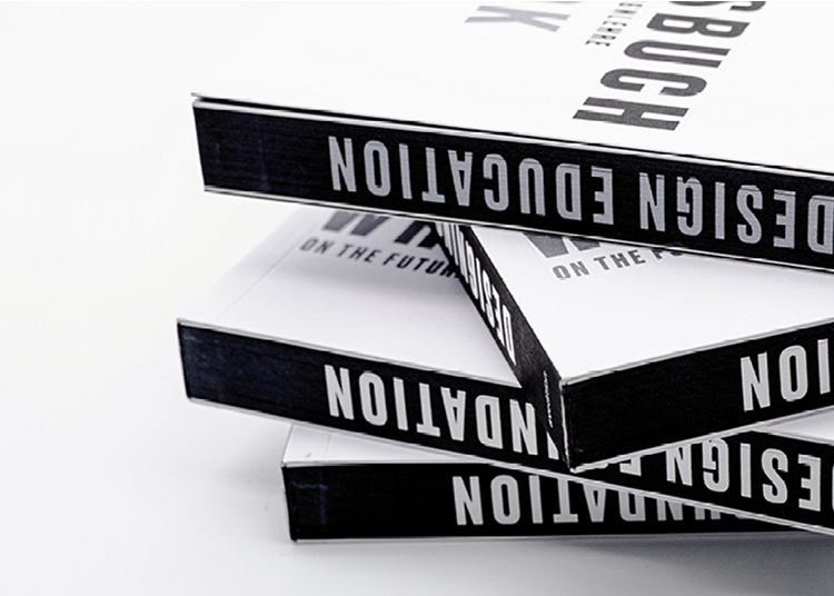 專業的設計實踐正在經歷變革，這將對設計教育產生什麼影響呢？如何規劃設計教育的必修內容，以便設計師能夠預測並及時應對未來的挑戰？對於這些問題以及更多迫切問題，本篇將專訪 René Spitz ，為大家答疑解惑。