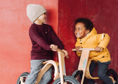 玩具行業最近開始轉變觀念 —— 從傾向為父母提供服務的目的轉變為賦予兒童應有權利的追求。此轉變為成年人在為準媽媽派對準備完美禮物時提供了新的視角。