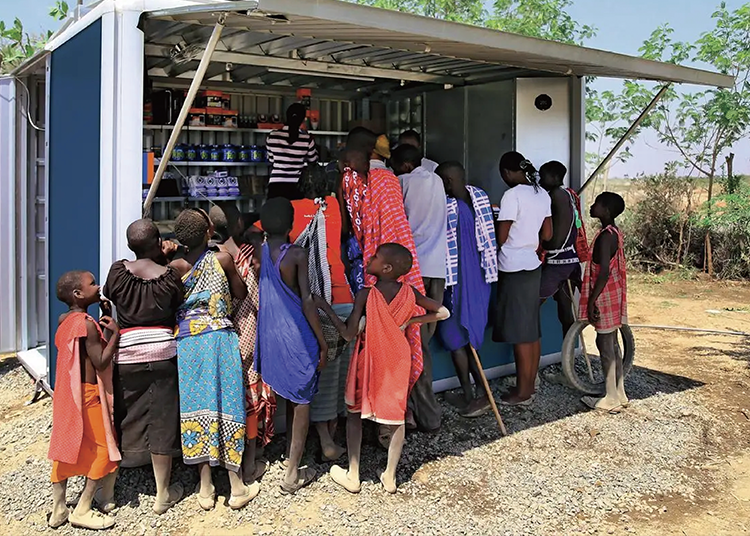 GRAFT 建築事務所設計出集成了太陽能板的緊湊型自動模塊單元SOLARKIOSK，為非洲偏遠地區提供了永續的能源供應，因此榮獲 2022 年 iF 社會影響力獎。我們與 GRAFT 創始人展開了訪談，討論了永續性以及設計在「行善」上的重要性。