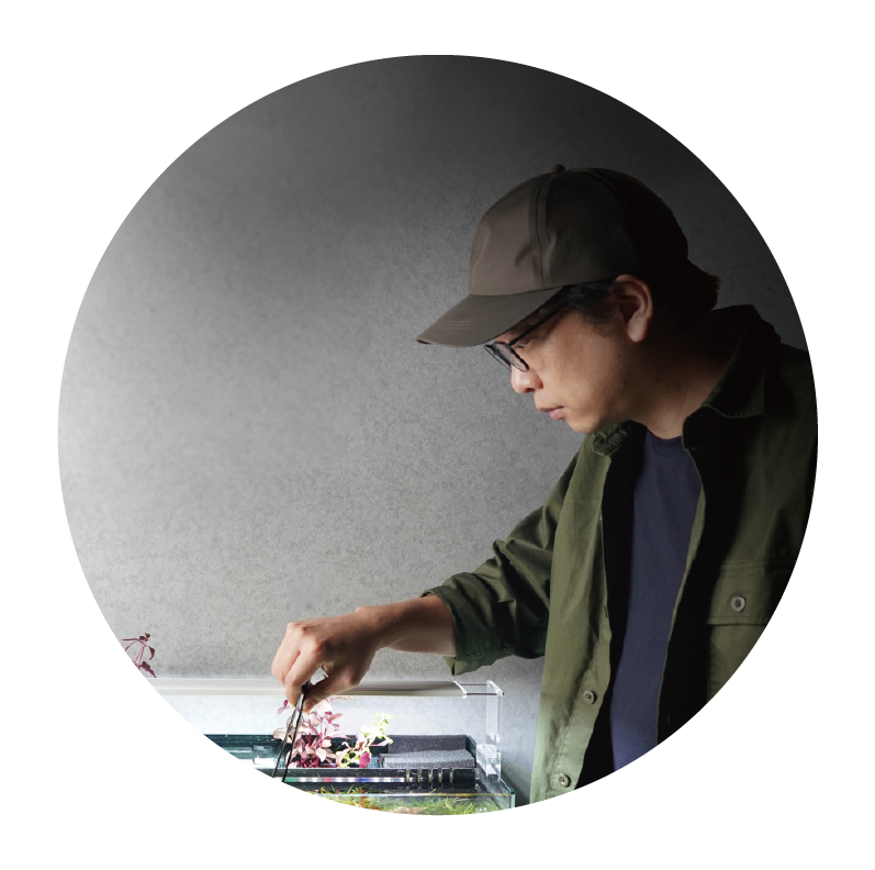 Victor Chen  首席設計師，曾榮獲 iF 設計獎、紅點設計獎，以及 GOOD DESIGN 等多項設計大獎。專注於以人為本的產品設計，兼具美感與用心。