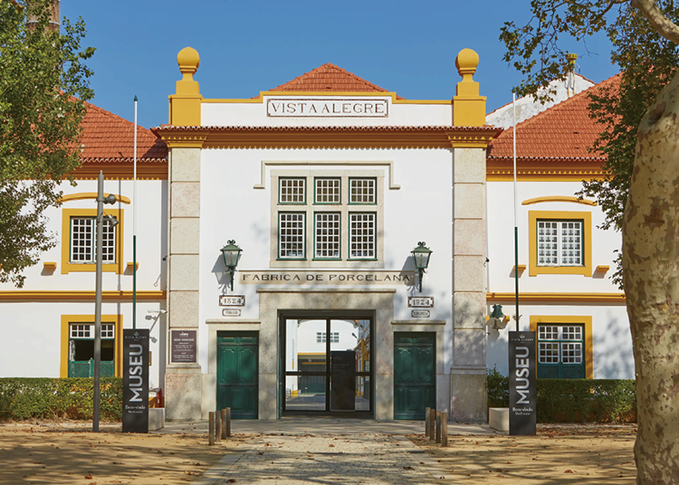Vista Alegre 高級設計師兼創意總監 Alda Tomás 接受了 iF的訪問，就該品牌在藝術創造和定制產品的使命，以及在葡萄牙乃至國際市場新領域的創新和競爭力的問題進行了探討。