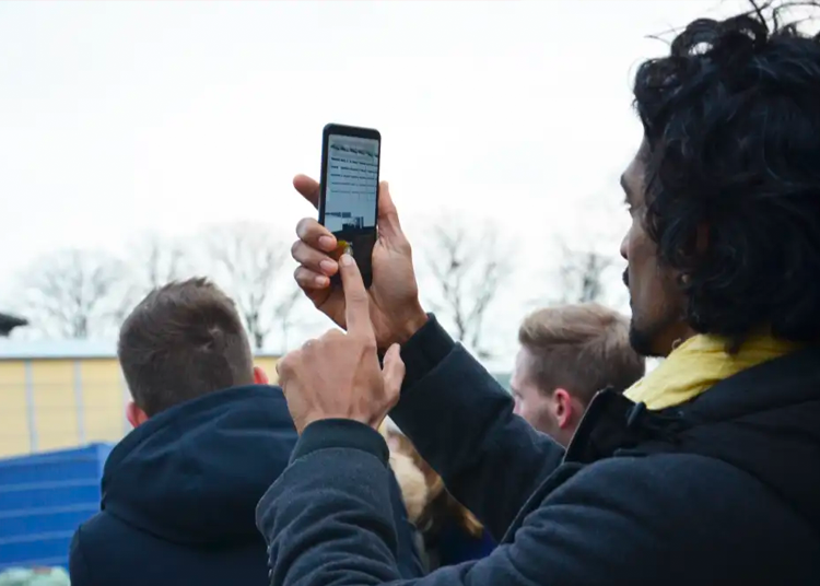 當設計與技術相遇，它們將各自扮演什麼角色？隨著現實世界越來越數位化，設計是否還有發揮的空間？ 我們採訪了Paulina Porten，一名創意技術專家，致力於研究擴增實境(AR)技術，並探索其影響社會的方式。