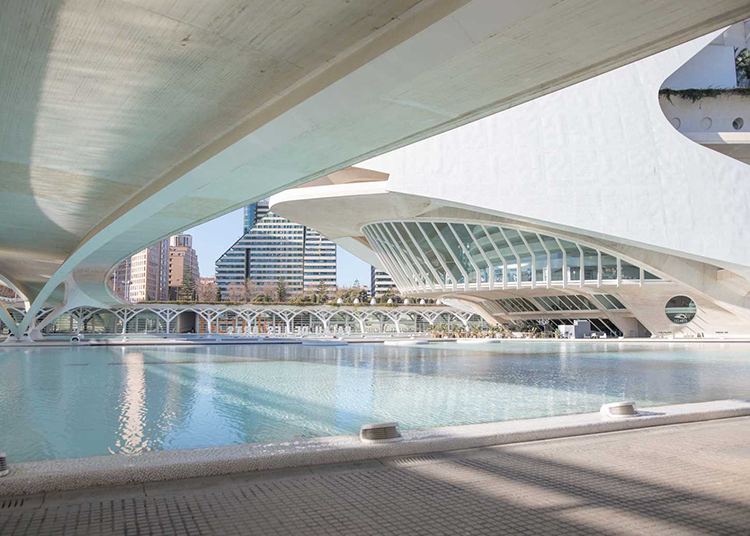 我們採訪了「體驗瓦倫西亞 2022」 國際慶典的策展人 Wences Sanz-Alonso： 「瓦倫西亞這座城市所有的一切，都會讓 6 月來到這裡的人擁有一段有趣的經歷。」