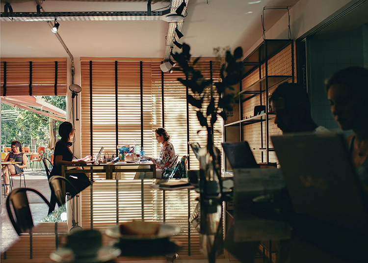 來自美國「鐵鏽地帶」40 年歷史的理念，能否在滿足工人訴求的同時推動歐洲經濟實現轉型？什麼是「新工作」(New Work) ？為什麼產生「新工作」？為什麼發生在現在？這對設計師而言意味著什麼呢？